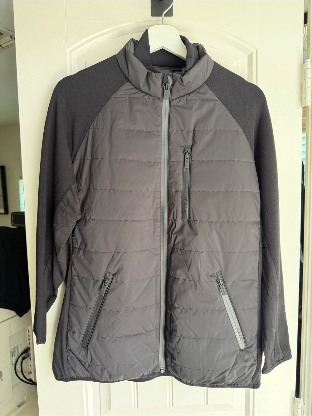 Men's Quilted Hybrid Puffer Jacket in Charcoal Gray